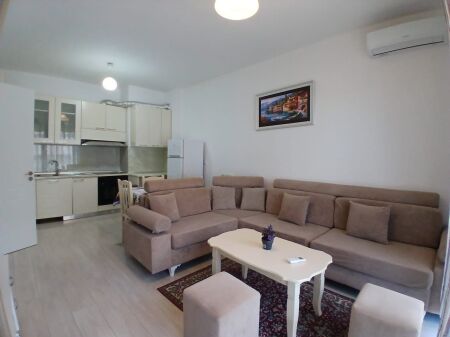 In affitto 3+1+parcheggio Kinostudio 600 mila lek