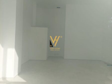 LOCALE COMMERCIALE IN AFFITTO 56 M2 PRESSO L'EX CAMPO DI AVIAZIONE 550 EURO