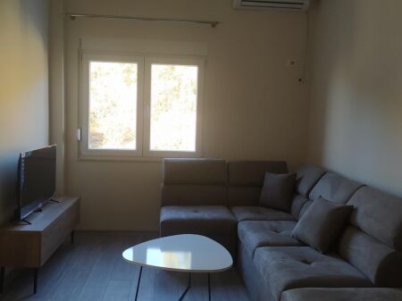 Jepet 1+1Vile 4Kateshe ne Shkoze (parkim ne cmim) ,35.000Leke