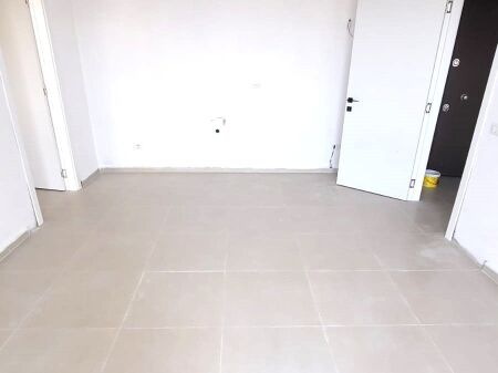 Shitet  apartament 3+1 Kavaje