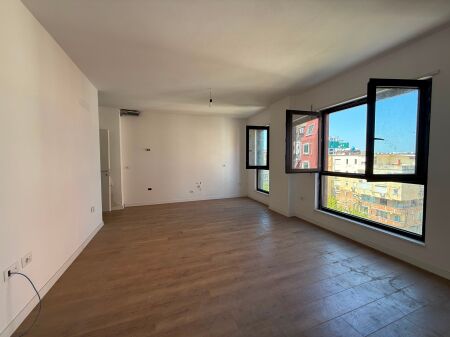 Apartament 2+1+2 per shitje, Komuna e Parisit !