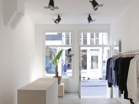 SHOP FOR RENT 105 M2 BLLOK 200,000 LEKE FH-86831