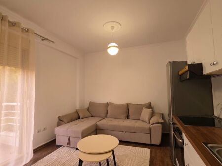  Jepet me qera apartament 1+1   Pranë Liqenit Artificial, ngjitur me kopshtin Zoologjik
