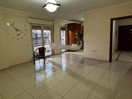Shitet apartament 2+1+2 në Misto Mame 155,000 €