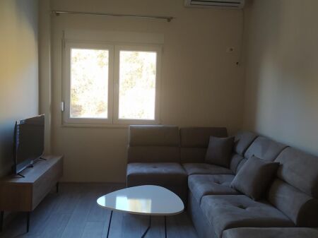 Jepet me qera apartament 1+1 në Shkozë, 35 000 lekë