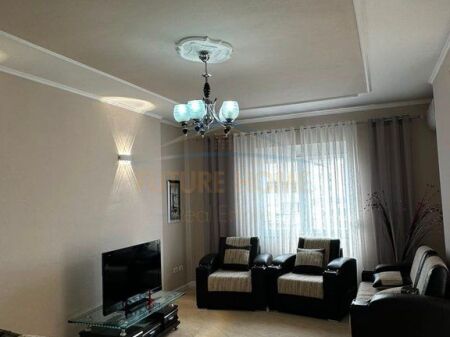 Qera, Apartament 1+1+ Garazh, Prane Ish Urt, Durrës
