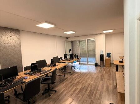 UFFICIO IN AFFITTO 100M2 STADIO DINAMO 130.000 LEKE FH-86756