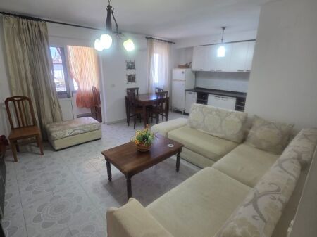 Ofrohet për Shitje Apartament 1+1 pranë Spitalit!