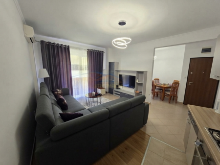 Qera Apartament 2+1+2, Rruga 5 Maji, Tiranë