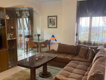 AFFITTASI APPARTAMENTO 2+1+BALCONE "STAZIONE DEI TRENI" 75.000 LEKE