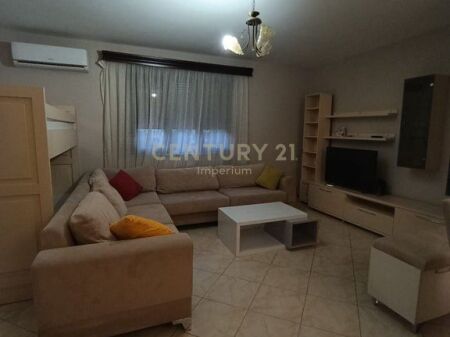 Apartament 1+1 me Qira | Rruga e Kavajës, Kajo Karafili | Pranë Qendrës