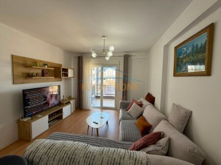 Disponiamo in affitto di un appartamento 2+1+2 in Via 5 Maji