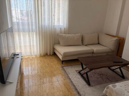 FOR RENT 2+1 – DON BOSKO, NEAR VIZION+  📐 70 m² | 🏢 4th floor with elevator 🛋️ Renovated, furnished, with balcony ❄️ Air conditioning + all living conditions  💶 Price: 600 €/month
