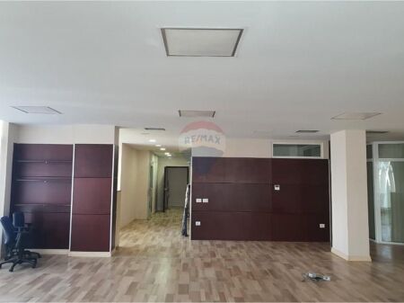 Ufficio in affitto vicino al Lago di Tirana!