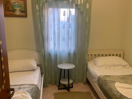 JEPET ME QERA APARTAMENT 2+1+2 BALLKONE – STACIONI I TRENIT, TIRANË
