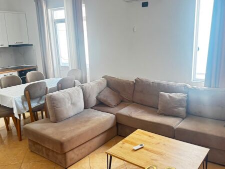 JEPET APARTAMENT ME QERA 1+1, RRUGA 5 MAJI