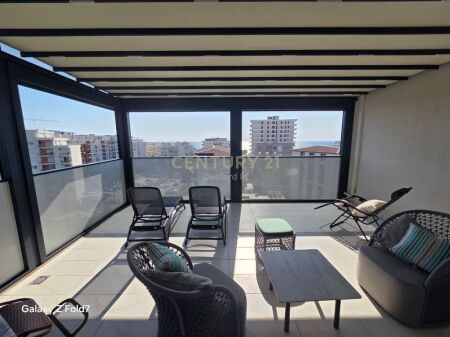 SHITET PENTHOUSE ME PAMJE NGA DETI NË SHËNGJIN