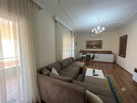 Qira, Apartament 2+1+2 Poste Parkimi, Pazari i Ri.