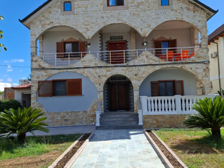 Qera | Vilë 6 + 1 | Fushë (Mëzez) | 900 €/muaj