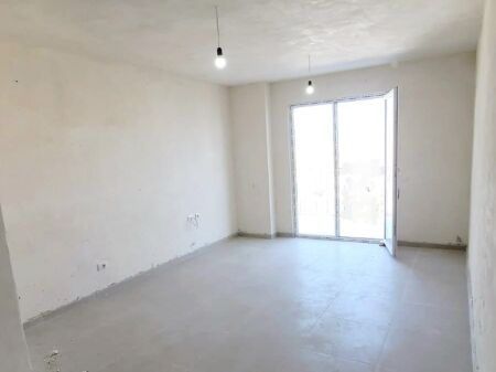 Shitet apartament 2+1, Kavaje