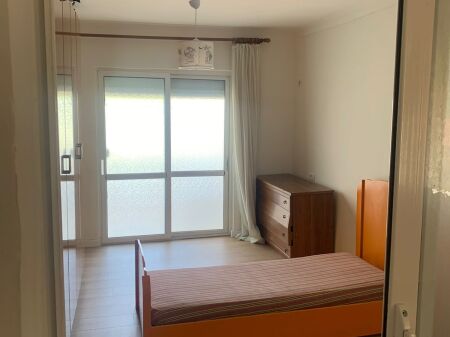 Jepet me qira apartament 2+1 te Rruga Fortuzi.