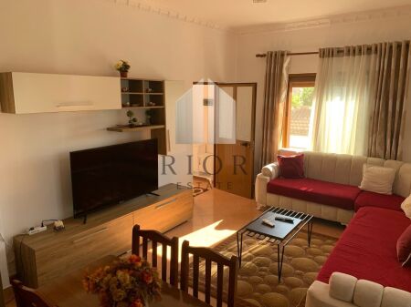 Affitto | Appartamento 2 + 1 | Via Siri Kodra | 500 €/Mese