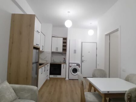 Jepet me qera apartament 1+1 dhe ballkon 📍Rezidenca Kadiu, Ali Dem