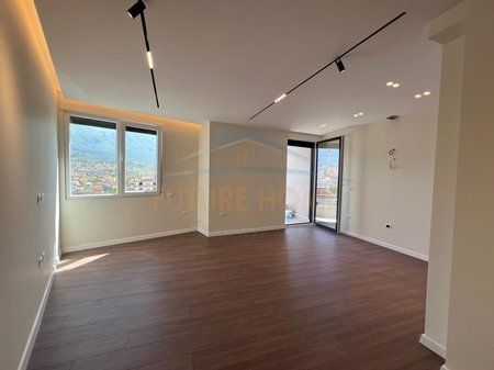 Shitet, Apartament 2+1, Brryli, Tiranë.