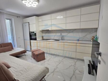 Affitto, Appartamento 2+1, Via Ferit Xhajko, Tirana.