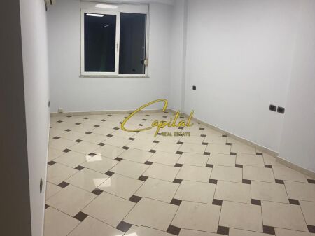 LOCALE COMMERCIALE IN AFFITTO 110 M2 EX BLOCCO 100.000 LEKE