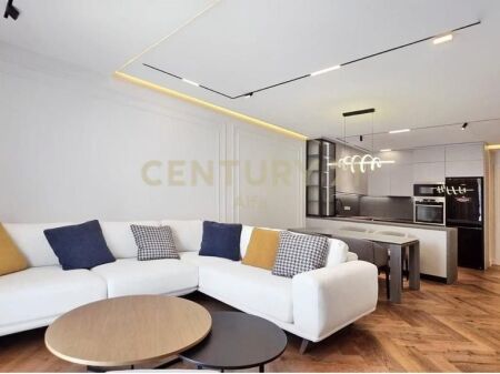Apartament Luksoz 3+1+2 + Post Parkimi per Qira tek "Golden Residence"