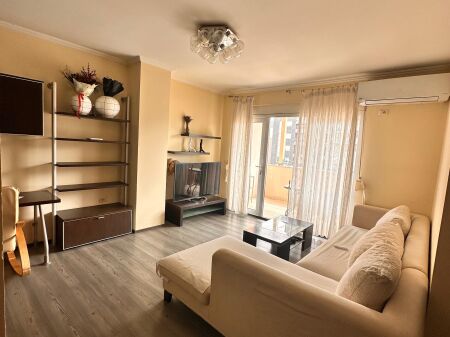 Apartament 2+1+2 per shitje, Bllok Juridiku !
