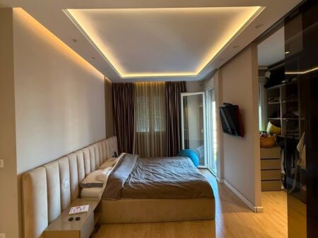 Shitet apartament 3+1+2+Post parkimi
