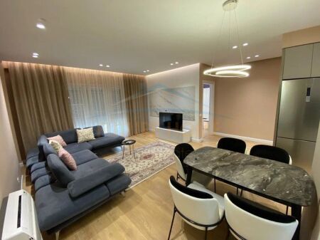 Qera, Apartament 2+1+2, Rruga e Dibrës, Hotel Melia  Tiranë.