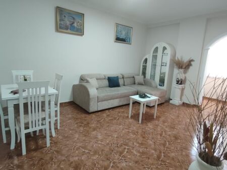 Jepet apartament 1+1 me qira tek Stadiumi Dinamo , Sheshi Willson , ish Blloku , Vasil Shanto .