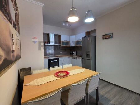 Apartament 2+1 per shitje ne Bllok!