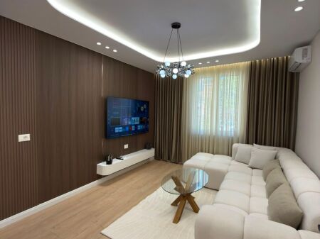 Shitet Apartament 1+1 – Pranë Liqenit Artificial të Tiranës