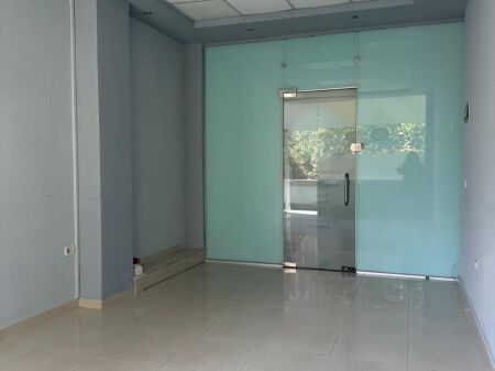 🏢Rruga e Dibres, Kompleksi Halili jepet me qera ambient biznesi,40,000Leke (Neto)