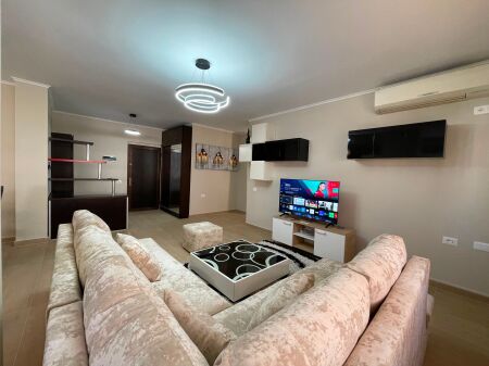 Apartament 2+1 per qira tek Komuna e Parisit.