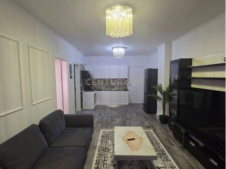 Apartament 1+1 per Qera te Komuna e Parisit