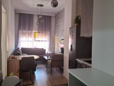 Affitto, Appartamento 1+1+balcone+Posto Auto, Ali Demi-Complesso Mangalem, 50.000 Leke/Mese