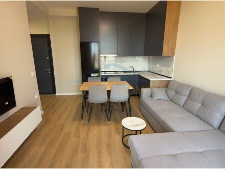 JAP APARTAMENT 2+1 ME QERA TEK BULEVARDI I RI 700 EURO