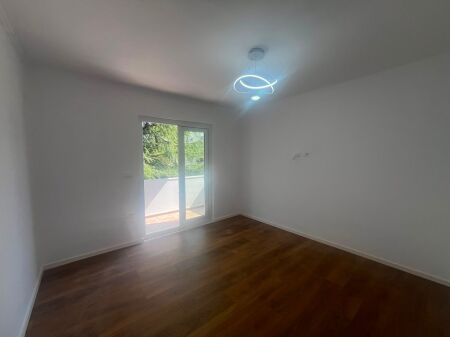 Appartamento 1+1 con balcone in vendita| Oxhaku, Tirana