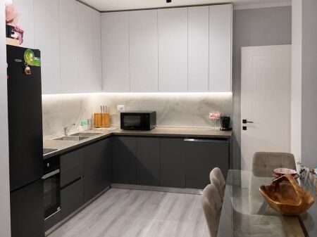 Jepet me qera apartament 1+1 tek Liqeni i Thate