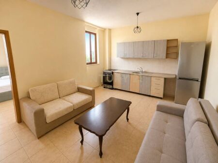 Shitet Apartament 1+1 , Plazh Hekurudha !