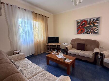 Affitto | Shtëpi private 2 + 1 | Porcelan | 450 €/mese