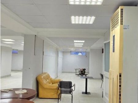 Jepet me qira ambient komercial në Lagjen Nr. 16, Durrës !