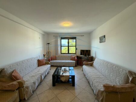 Shitet, Apartament 2+1, Kinostudio, Tiranë.