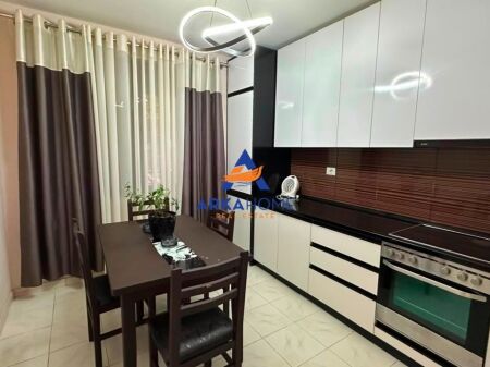 JEPET ME QERA 1+1+BALLKON TE " RRUGA FERIT XHAJKO,RESTORANT DURRESI " 650EURO