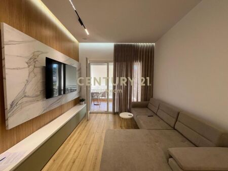 Appartamento 2+1+Parcheggio in affitto vicino al Giardino Botanico, Tirana 1.200 € /Mese